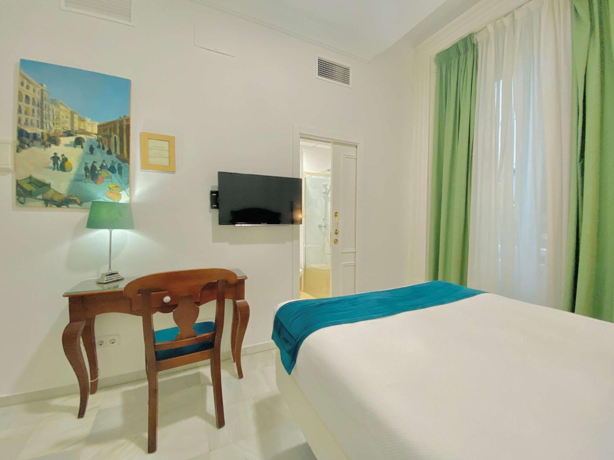 Cortes De Hotel 3*