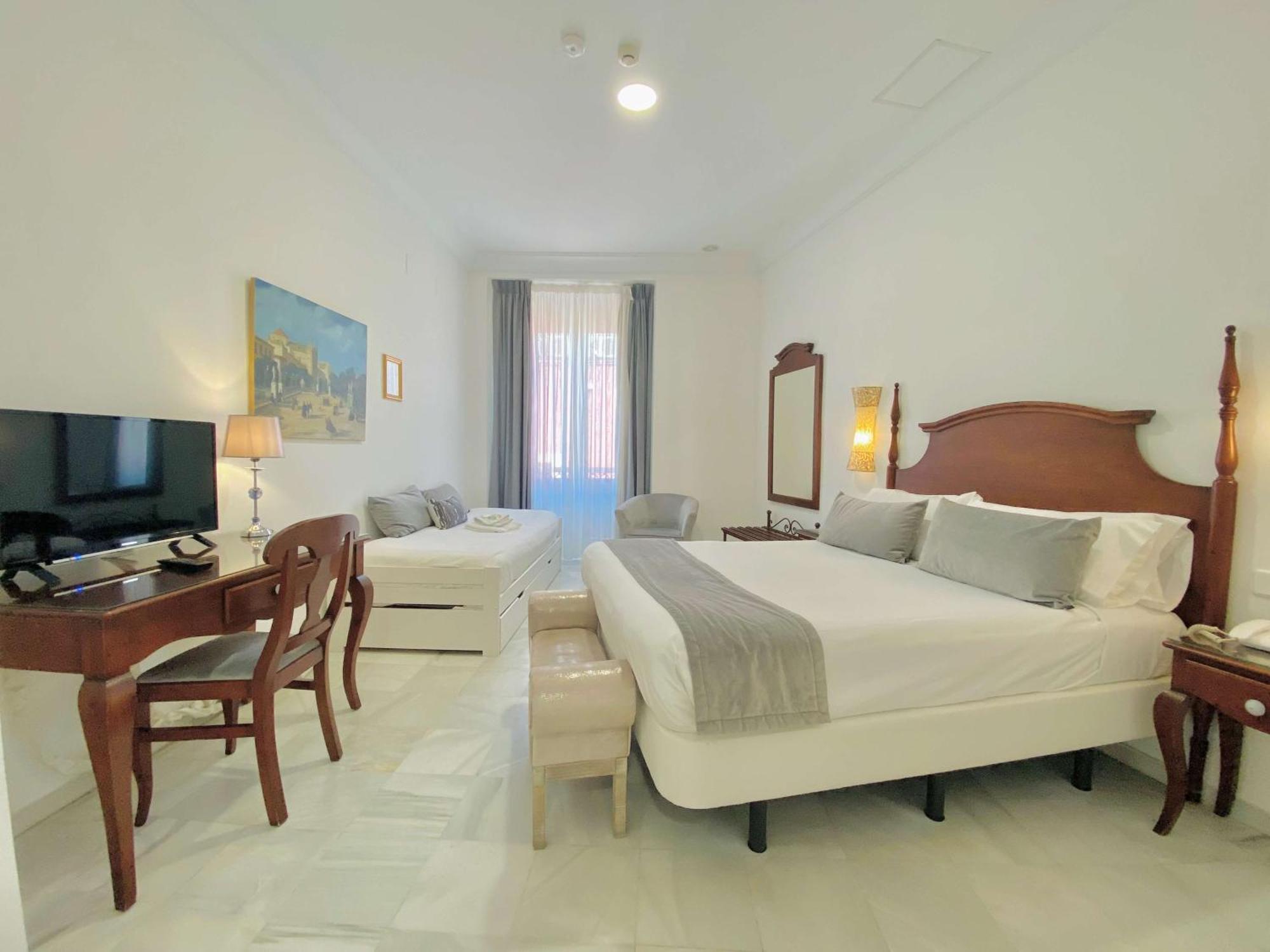 Hotel Cortes De 3*